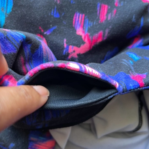 Zella Under Armour | Bundle of 2 Cropped Athletic Leggings size Medium - Picture 7 of 10